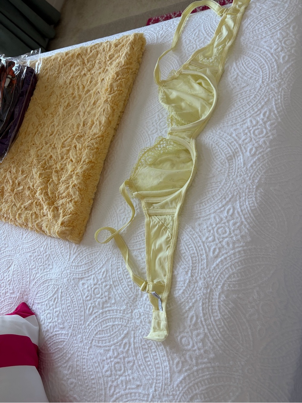 Simone Perele soft yellow lace bra size 36C. Like new - Picture 4 of 5